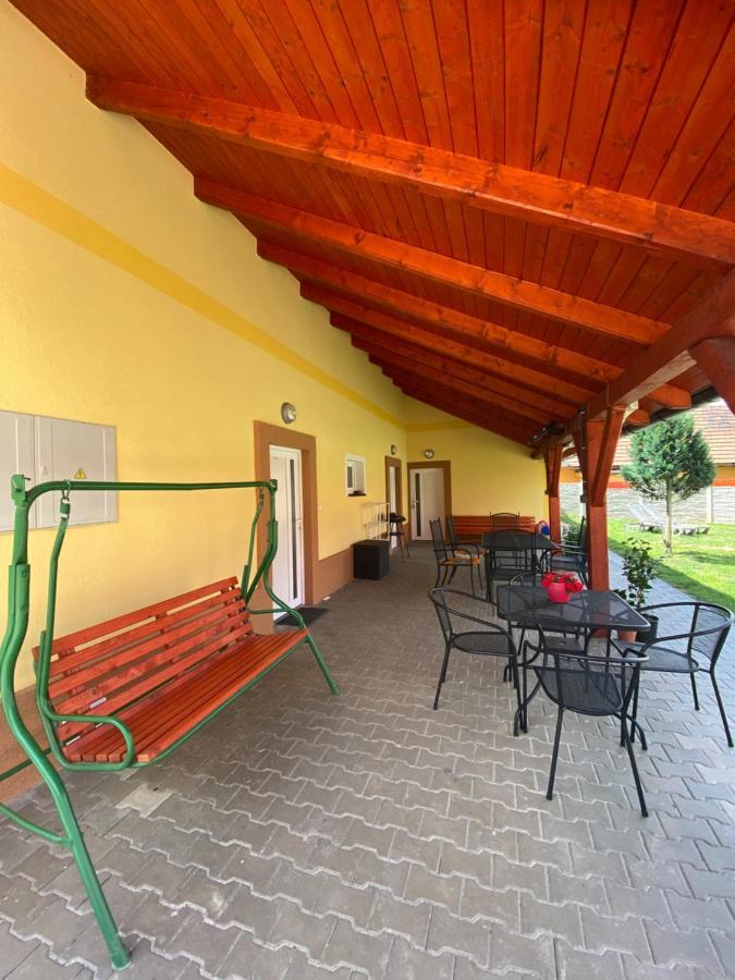 Ve Starem Dvore Apartment *